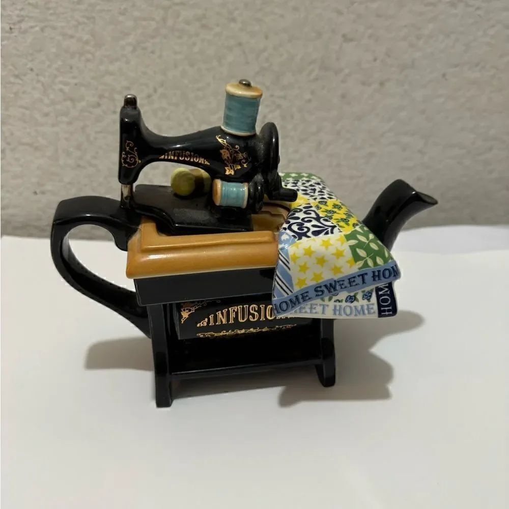Vintage Cardew Black Sewing Machine Teapot 6”H, Made In England